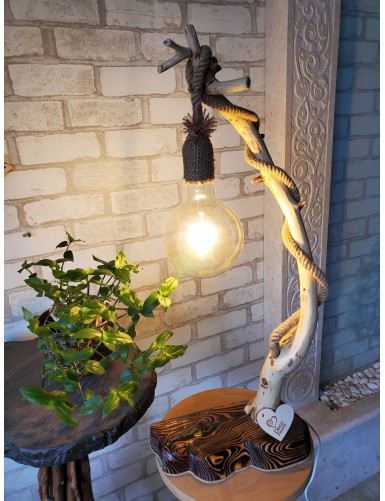 Настільна лампа з дерева НЛ-11 для інтер'єру кафе