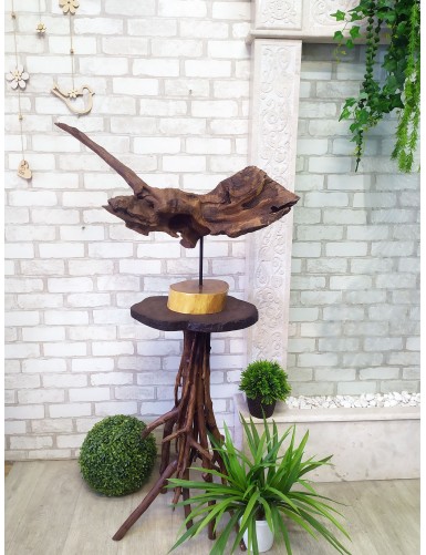 Художня інсталяція Носоріг із натурального дерева для кафе
