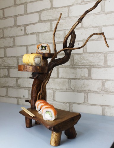Підставка з натурального дерева для подачі ролів