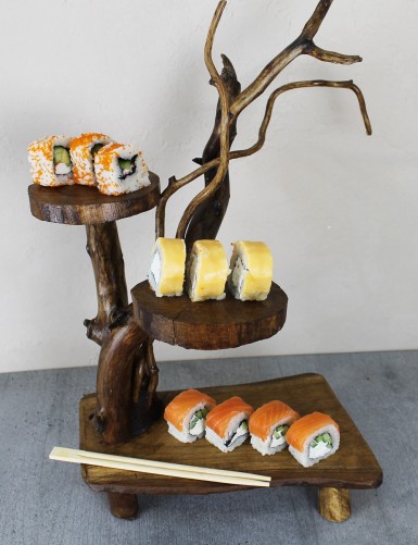 Підставка з натурального дерева для подачі ролів