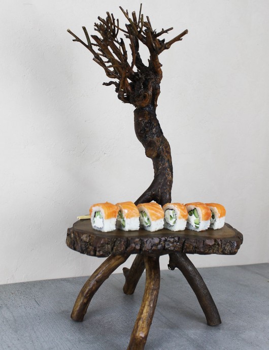 Дошка з натурального дерева для подачі суші, ролів, кексів.