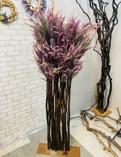 Перегородка из природных веток и искусственных растений