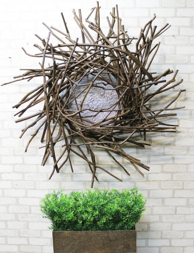 Настенный светильник из деревянных веток с RGB подсветкой