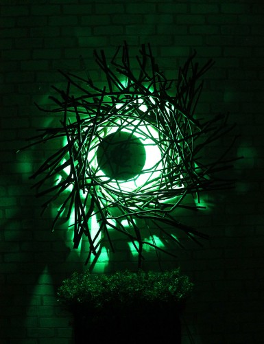 Настенный светильник из деревянных веток с RGB подсветкой